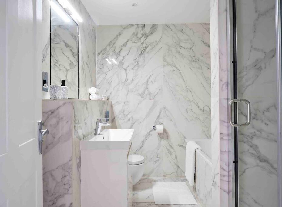 Stunning Marylebone Apartment Лондон Экстерьер фото